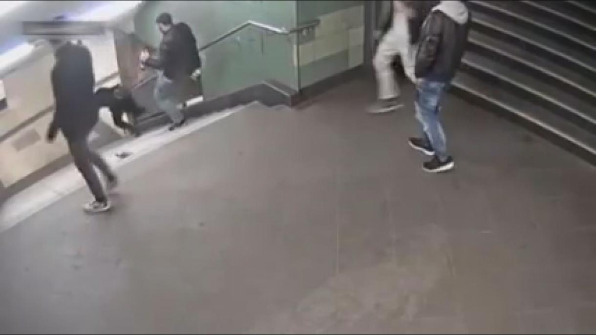 Adelanto importante en el suceso de patada en el metro de Alemania