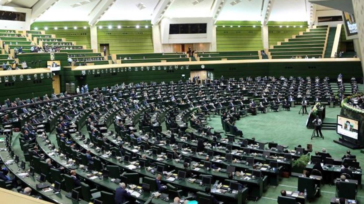 مجلس ایران به مدرس خیابانی به عنوان وزیر صنعت، معدن و تجارت رای اعتماد نداد