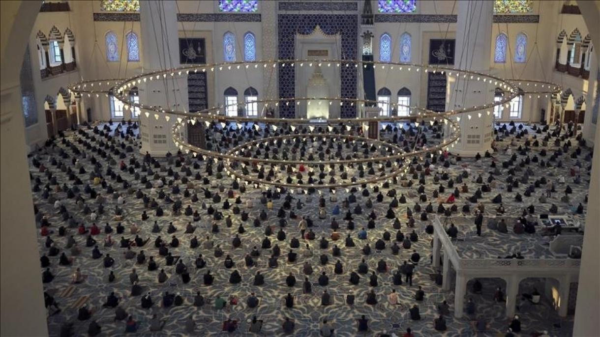 اقامه نماز عید فطر در مساجد تورکیه با رعایت تدابیر صحی