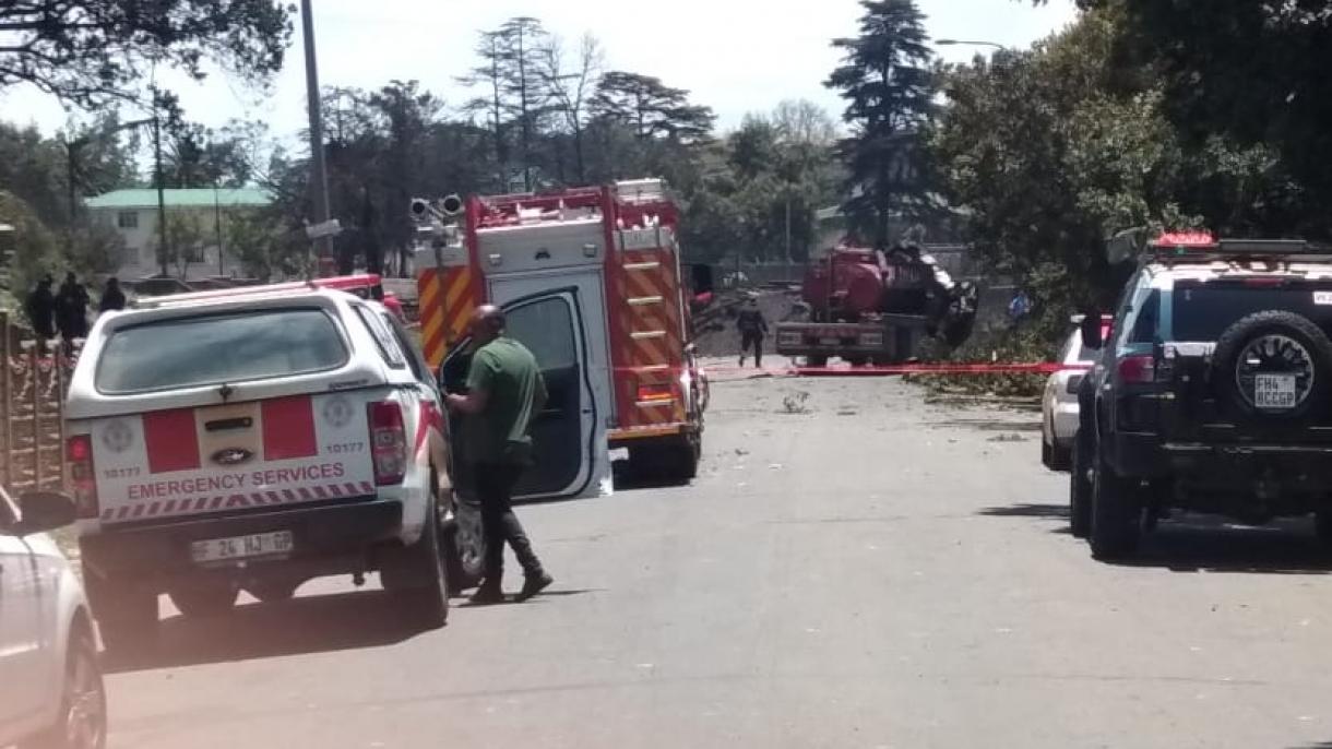 南非一辆油罐车爆炸  8 人死亡