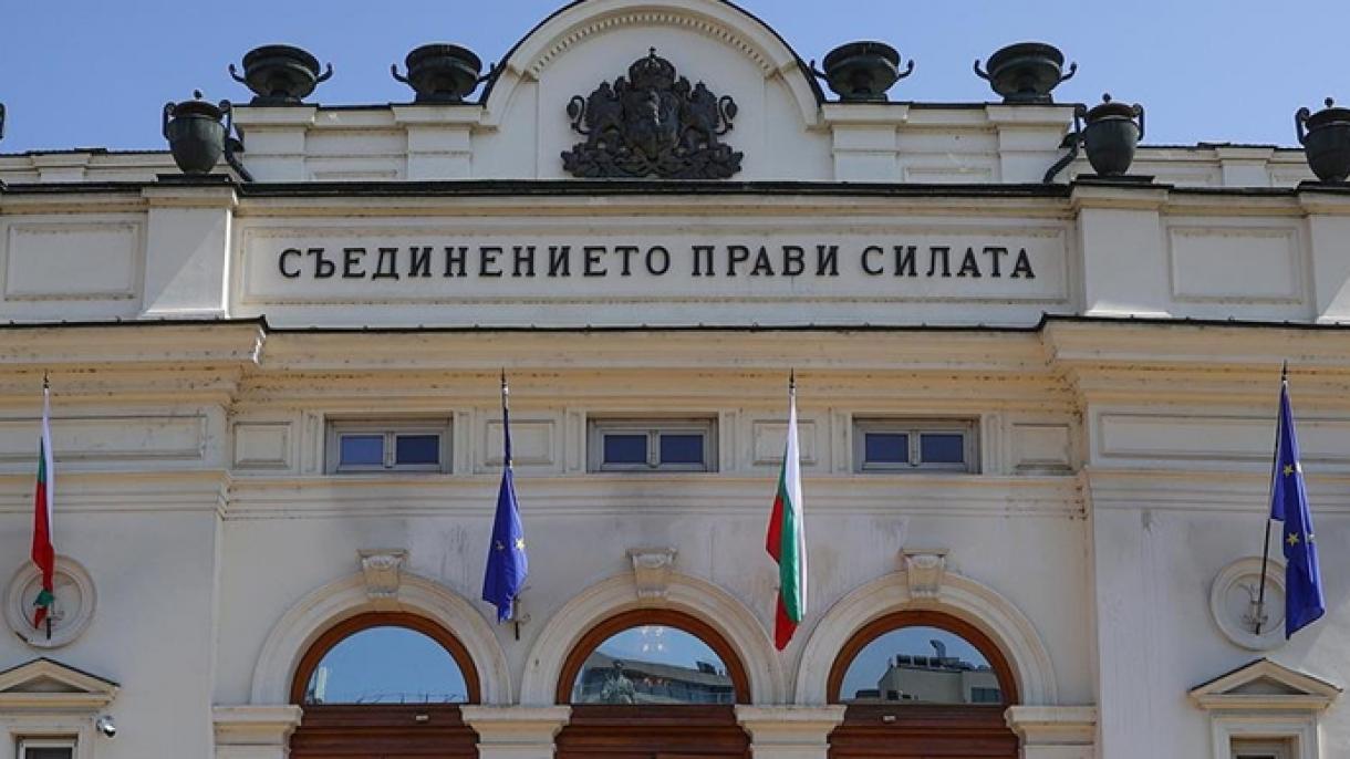 Партията на бившия български премиер върна мандата на президента
