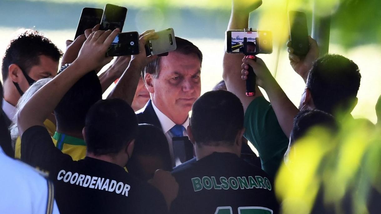 Presidente de Brasil dice que se vacunará contra el coronavirus si se lo recomiendan