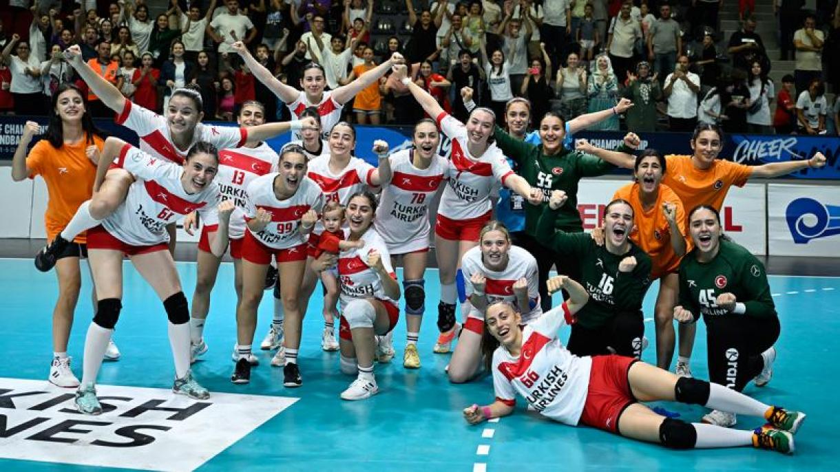 Naționala de handbal s-a clasat pe locul doi în Europa...