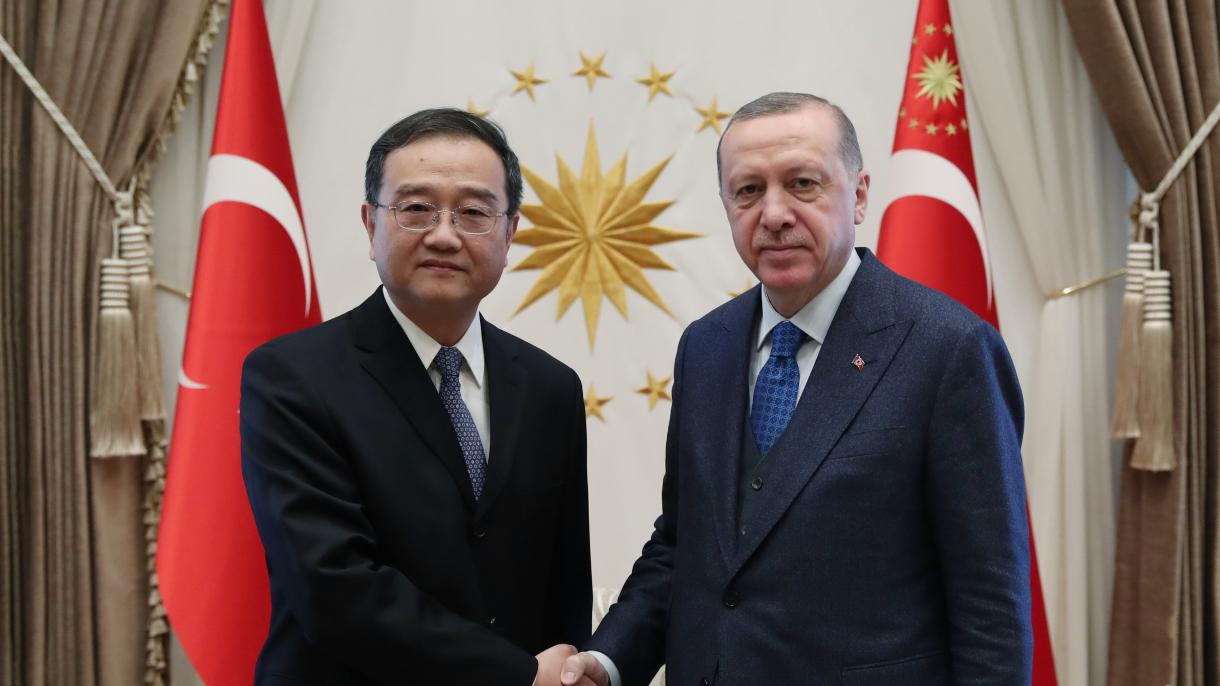 Turkiya prezidenti Rajap Tayyip Erdo'g'an Xitoy elchisidan ishonch yorlig'ini qabul qildi