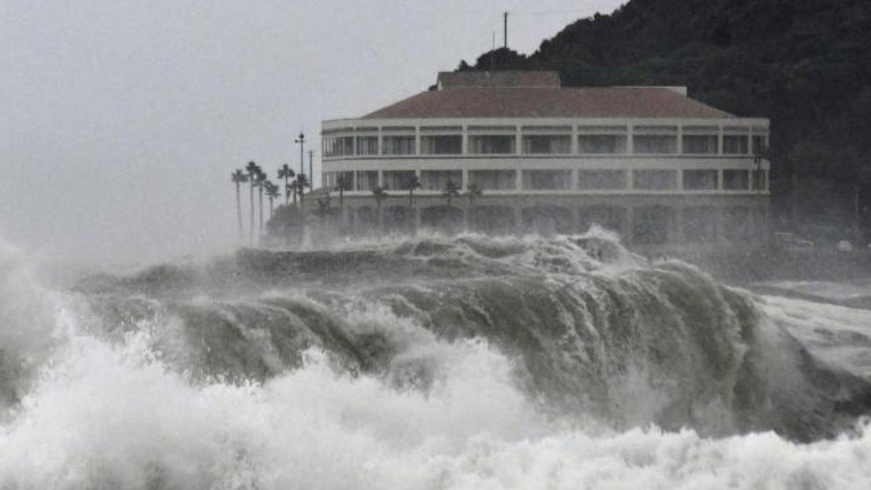 جاپان، شدید سمندری طوفان نے ملک کے مغربی علاقوں کو اپنے زیرِ اثر لے لیا