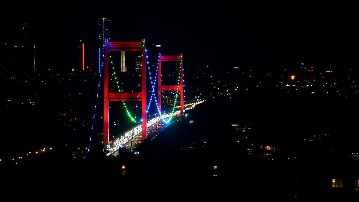 Istanbuldagi "Shahidlar ko‘prigi" O‘zbekiston bayrog‘i ranglarida yoritildi