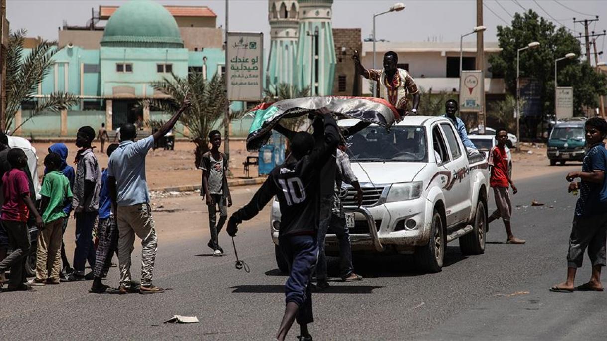 苏丹军队对示威者进行干预致35人死