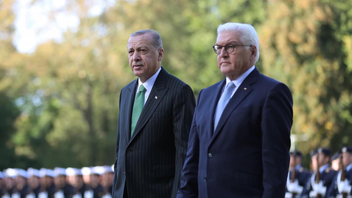 エルドアン大統領 ドイツでシュタインマイヤー大統領の歓迎を受ける エルドアン大統領 ドイツでシュタインマイヤー大統領の歓迎を受ける