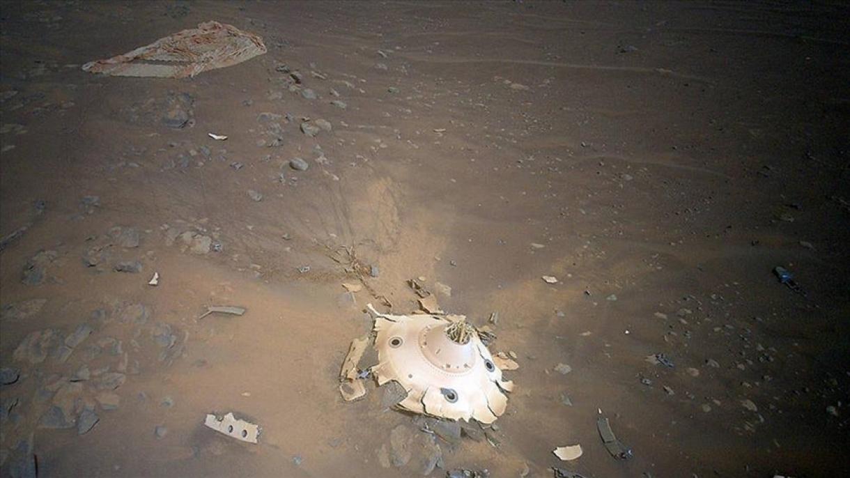 NASA publikon imazhet e mbetjeve të parashutës që zbriti mjetin eksplorues “Perseverance” në Mars
