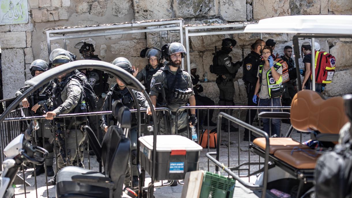 اسرائیلی پولیس کا نماز جمعہ کے دوران مسجد اقصی پر حملہ