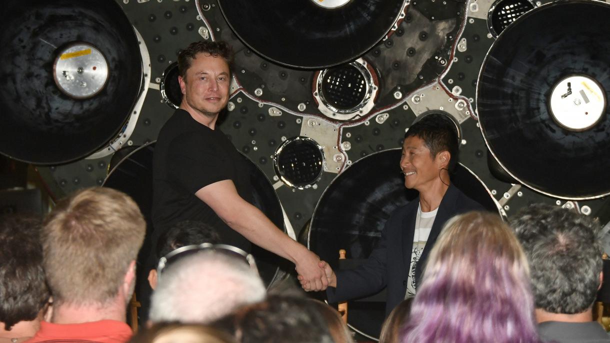 SpaceX 公布人类首位私人月球游客