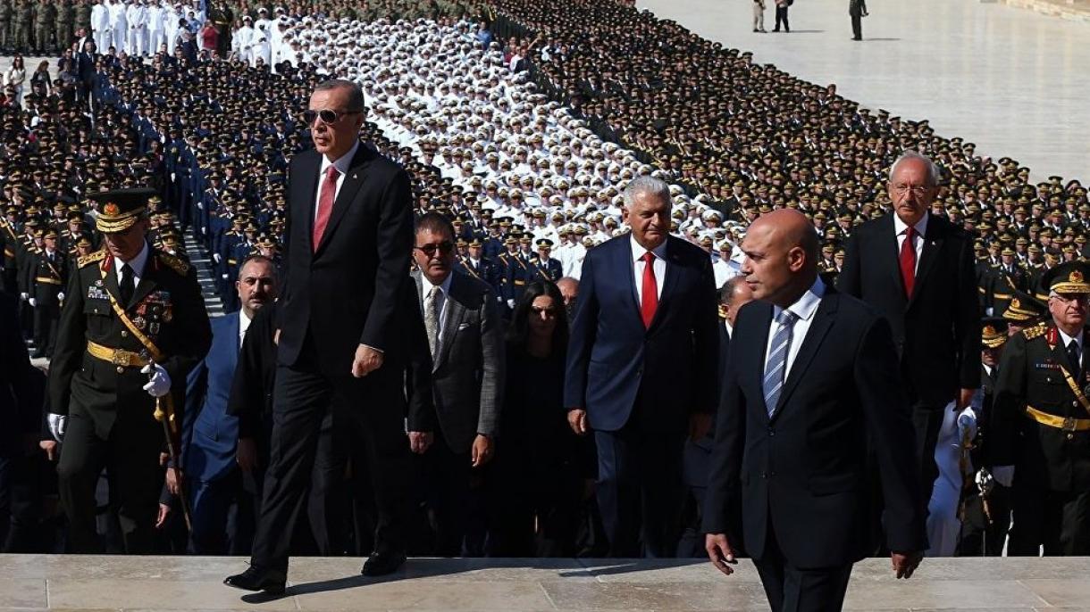 رجب طیب اردوغان و دؤولت رسمی‌لری آنیت قبیری زیارت ائتدی‌لر