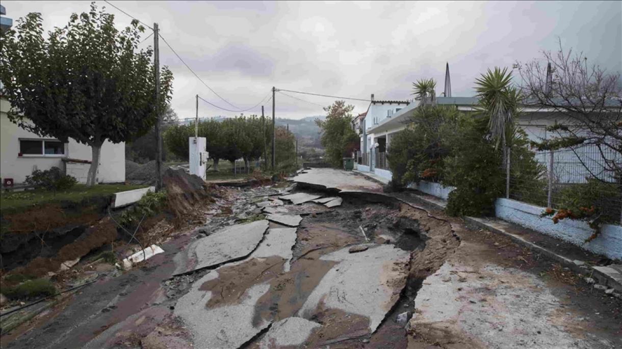 Meses después de los devastadores incendios, la tormenta Athena azota la isla griega de Evia