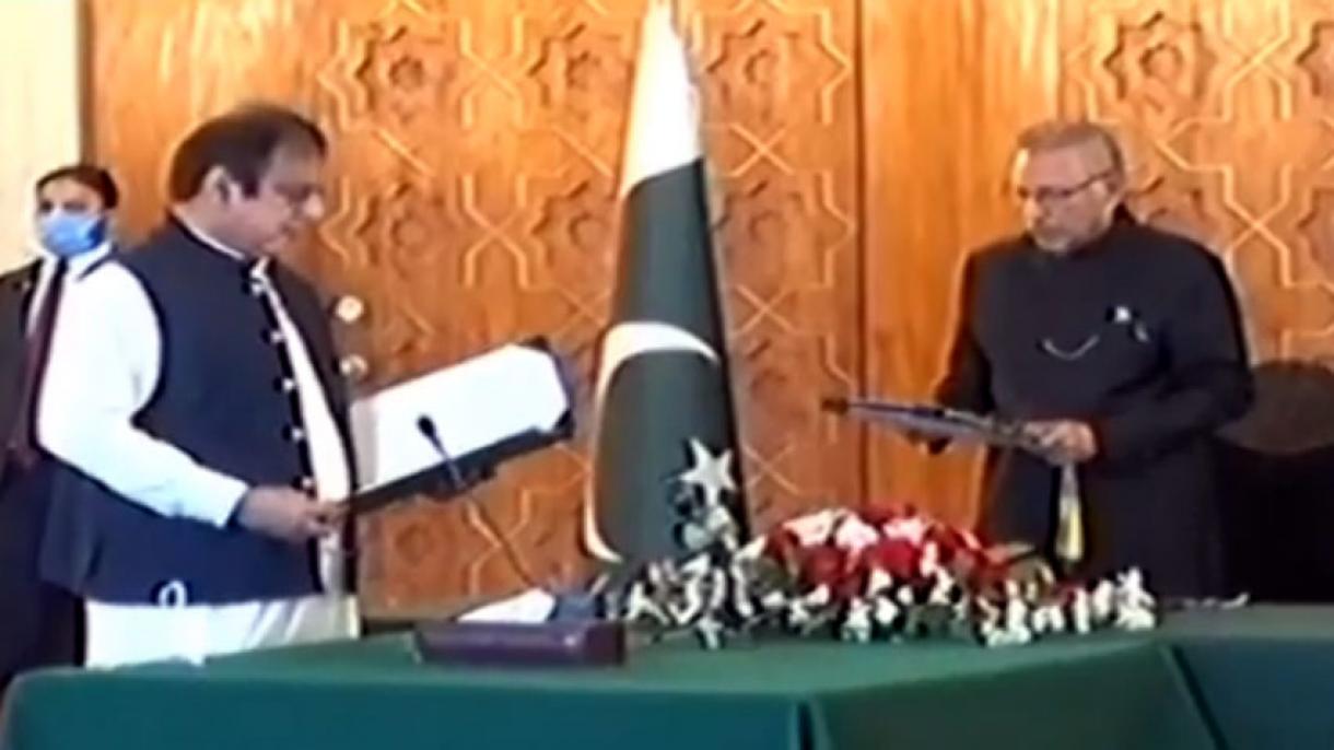 سینیٹر شبلی فراز نے اطلاعات و نشریات کے وزیر کی حیثیت سے حلف اٹھایا