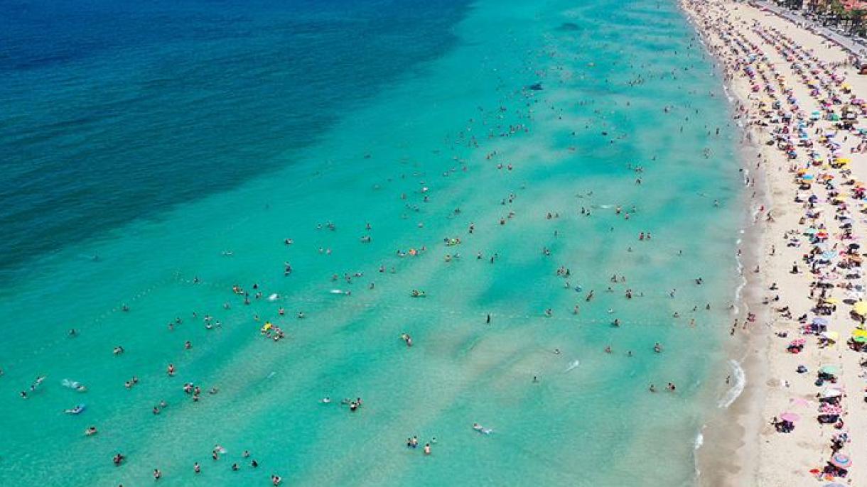 Rusia encabezó en la lista de turistas que visitaron Antalya en 2020