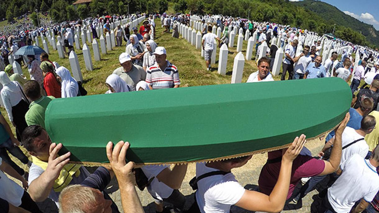 srebrenitsa cenazeler2.jpg