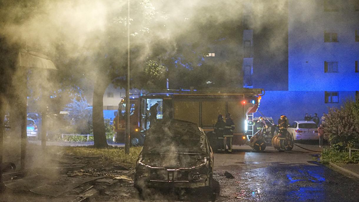 Fransiýada polisiýa işgäriniň bir ýetginjegi öldürmeginden soň başlan protestler dowam edýär