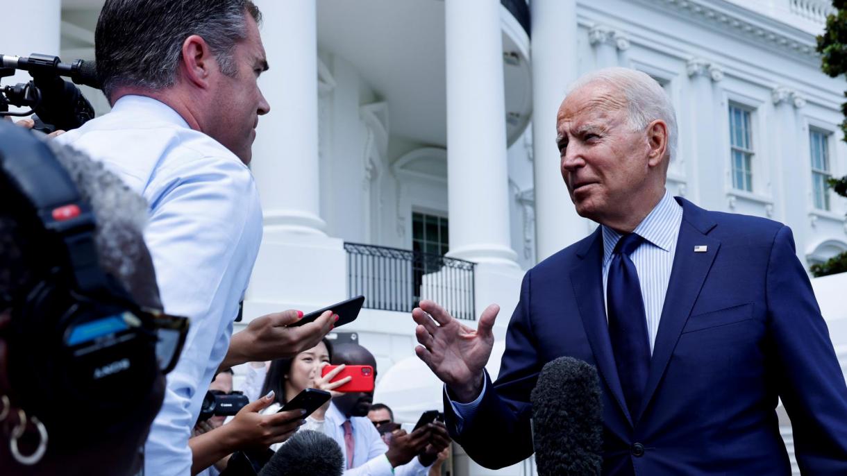 Biden: disinformazione sui vaccini anti Covid sulle piattaforme uccidono le persone