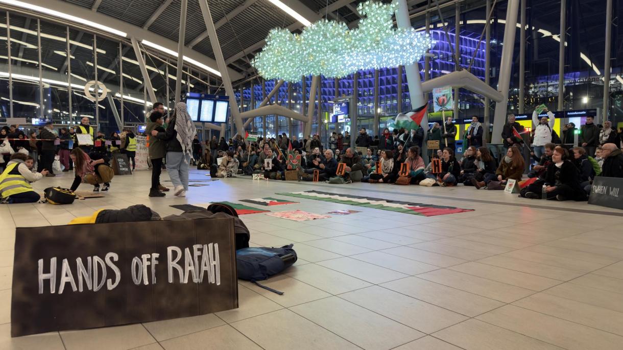 Нидерландиядагы 16 темир жол станциясында Палестинага колдоо