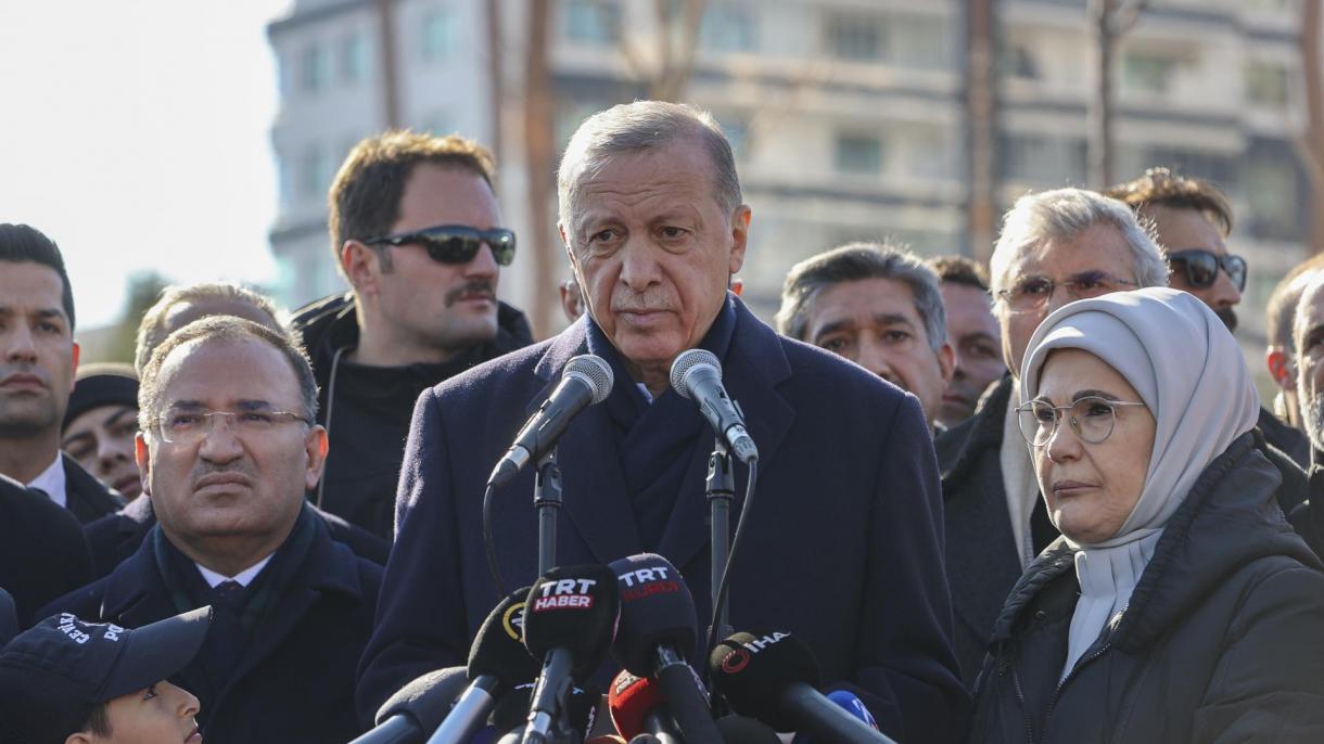 Erdoğan elnök: Helyreállítjuk a pusztítást szenvedett városokat