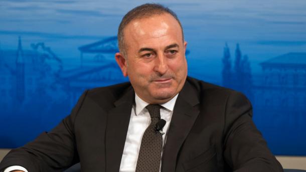 Çavusoglu: “Uma incursão terrestre na Síria deve ser feita em conjunto”