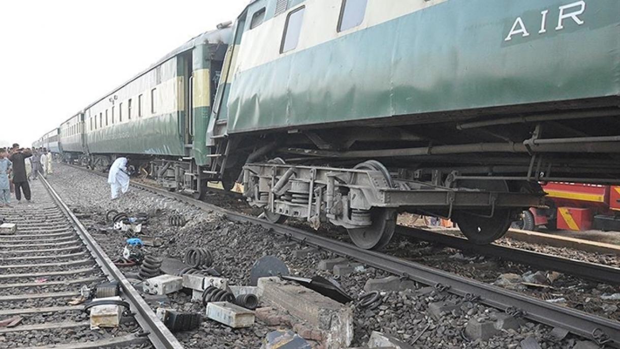 خروج قطار از ریل در پاکستان 15 کشته بر جای گذاشت