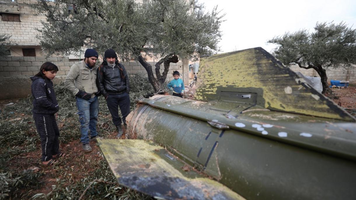Aviones del régimen sirio atacan una escuela en Idlib: hay víctimas menores de edad