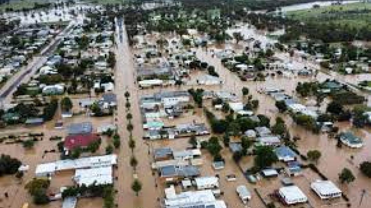 澳大利亚千人被困洪水获救
