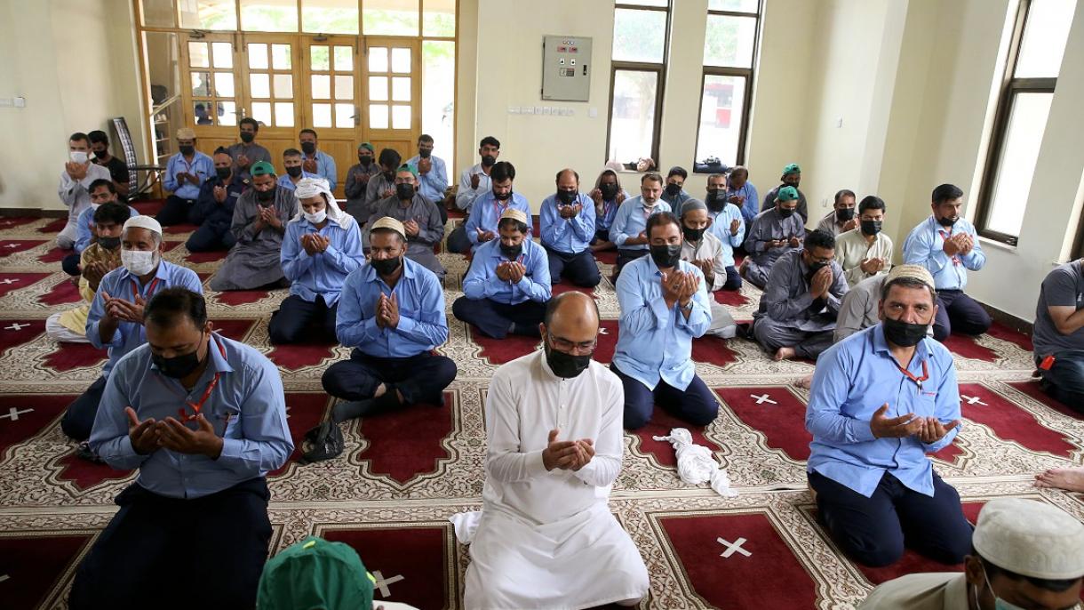 巴基斯坦清真寺为土耳其进行祈祷