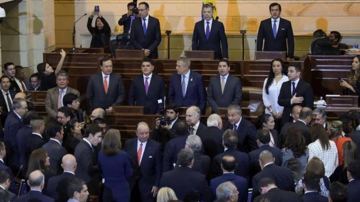 Santos faz apelo pela paz no primeiro Congresso com a presença das FARC