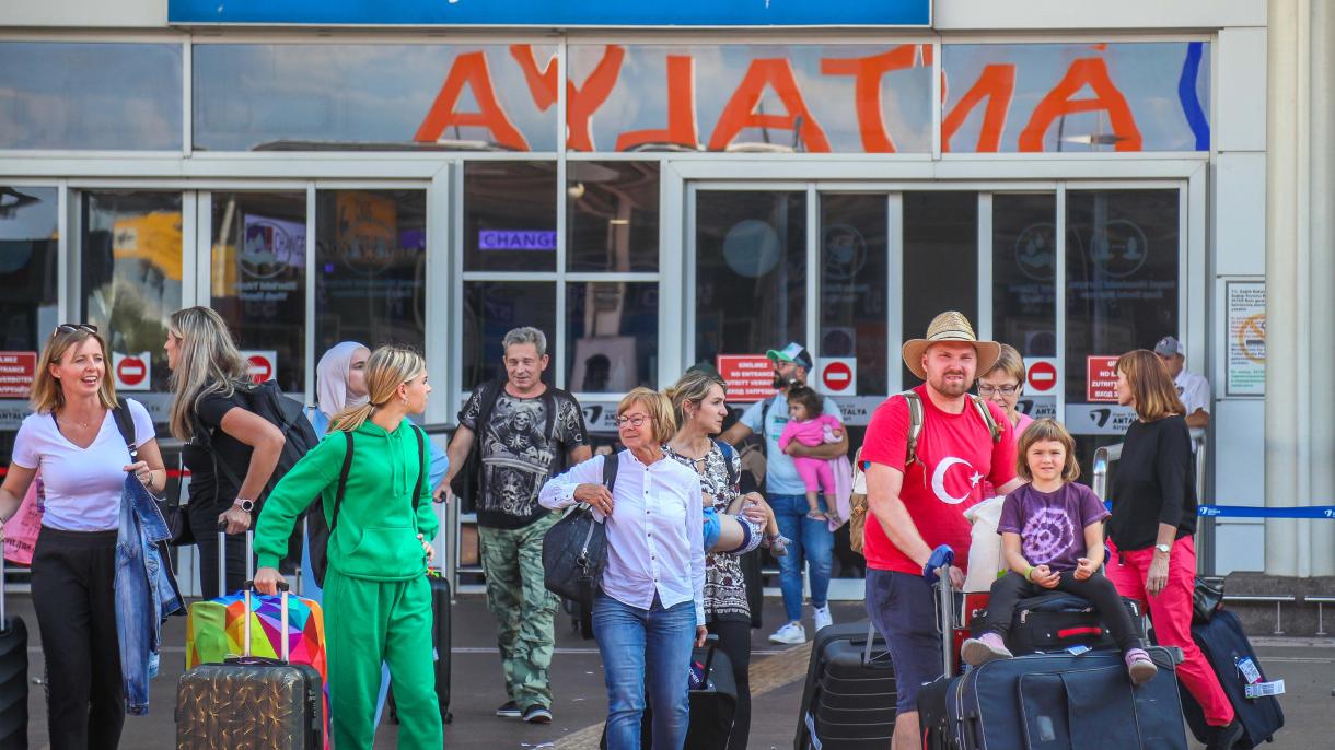 Antalyada bütün zamanların turist rekordu qırıldı