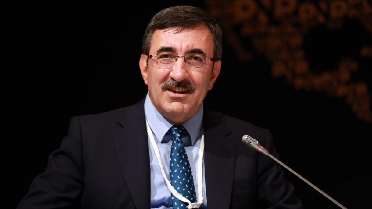 علی اسدوف، نخست وزیر آذربایجان،  مقام معاونیت ریاست جمهوری تورکیه را به وی تبریک گفت