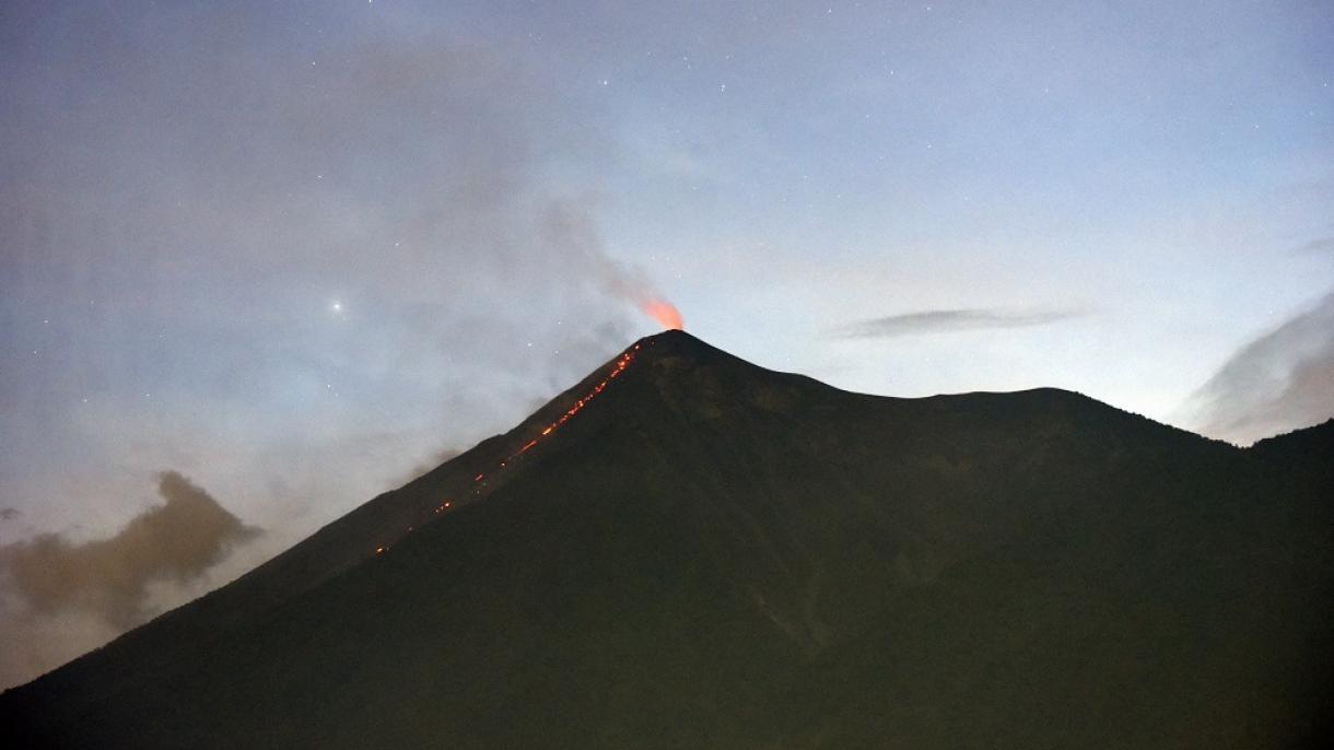 Guatemala: volcán de Fuego entra en erupción, la primera del 2018