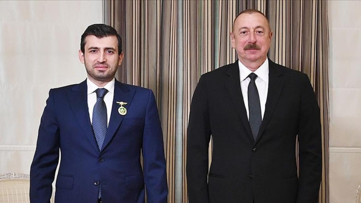 Азербејџанскиот претседател Илхам Алиев го одликува Селчук Бајрактар со „Орден за Карабах“