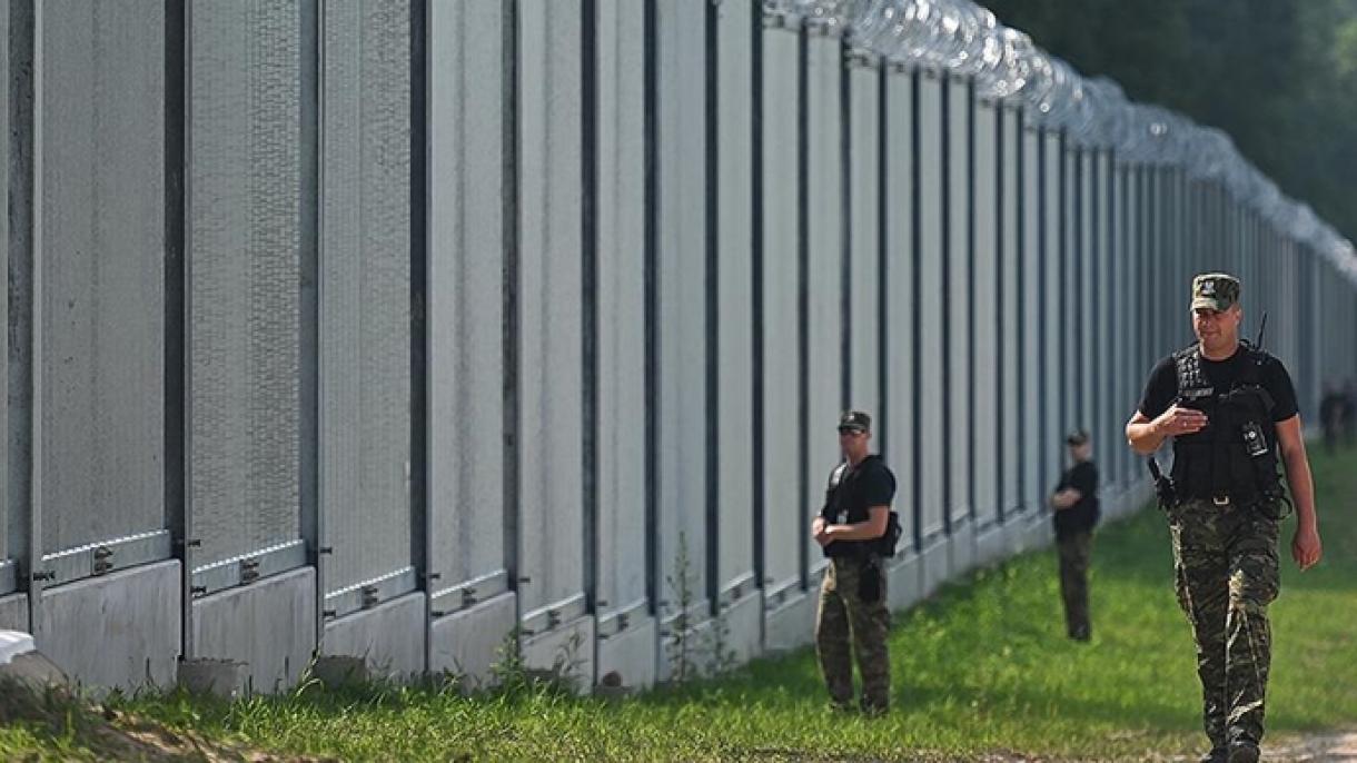 波兰在白俄罗斯边境建造的钢墙完工