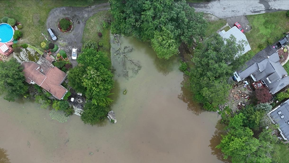 美国宾夕法尼亚州暴雨引发洪水: 3人死亡