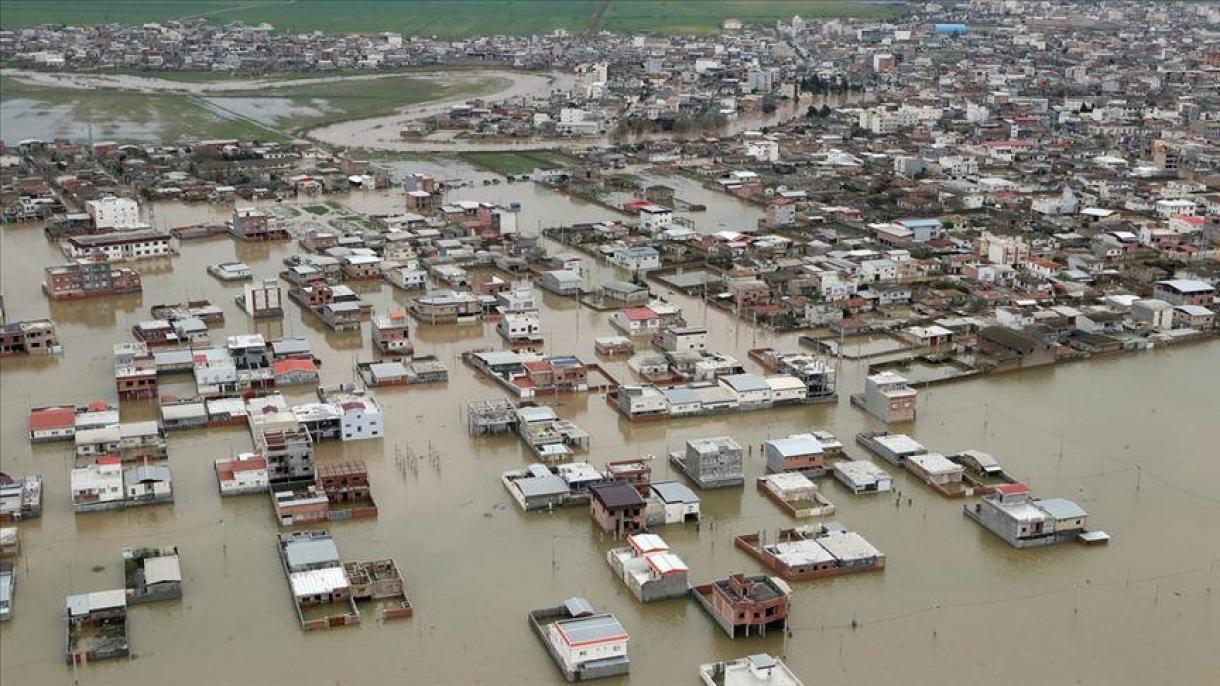 Расте броят на жертвите на наводненията в Иран