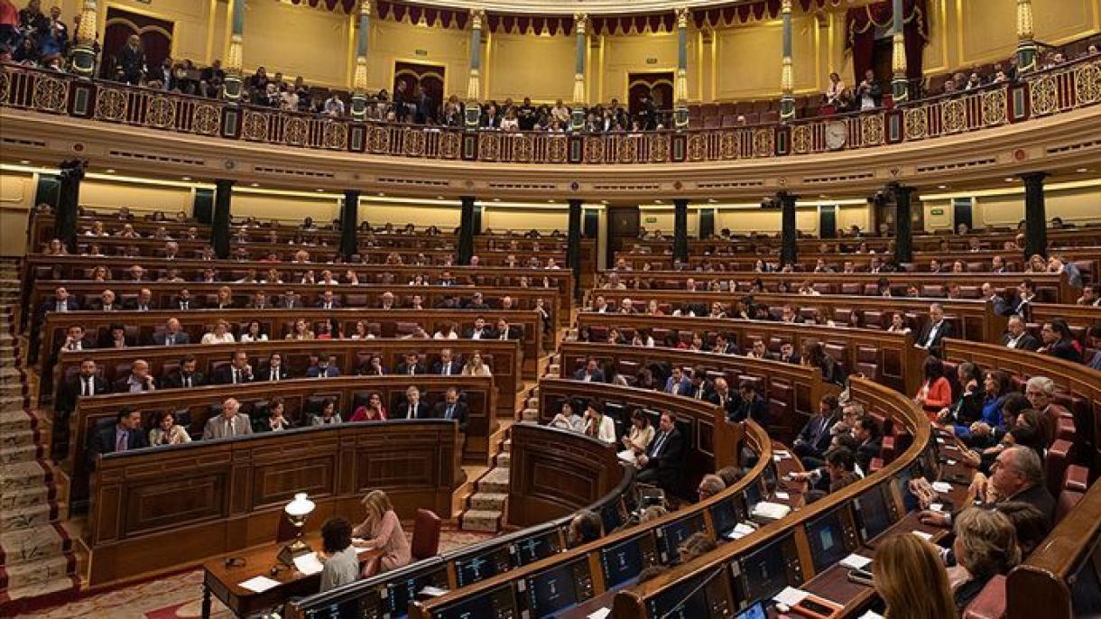 Mesa do Congresso suspende como deputados quatro presos políticos catalães