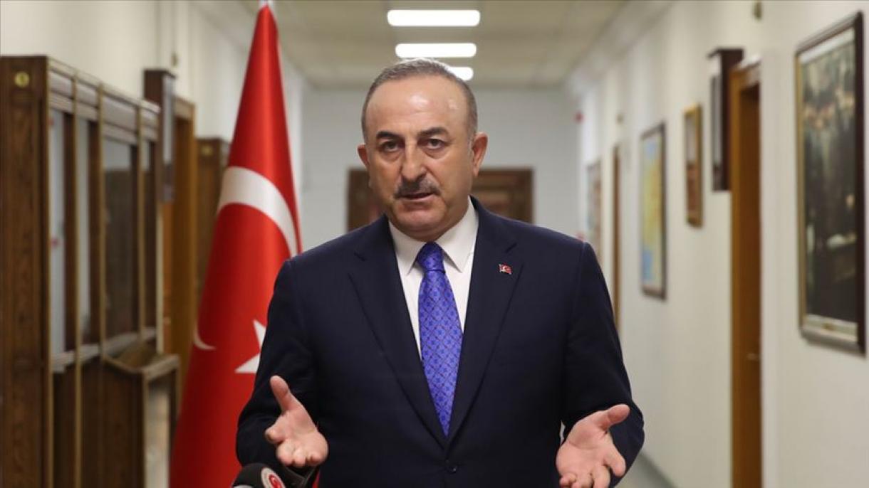 Çavuşoğlu reage à Grécia por ignorar a ajuda da Turquia na evacuação de seus cidadãos