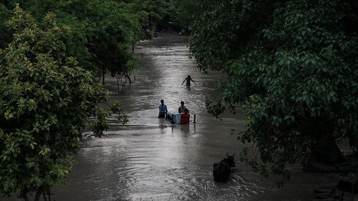 Inundaciones en la India, el número de muertos supera los 100