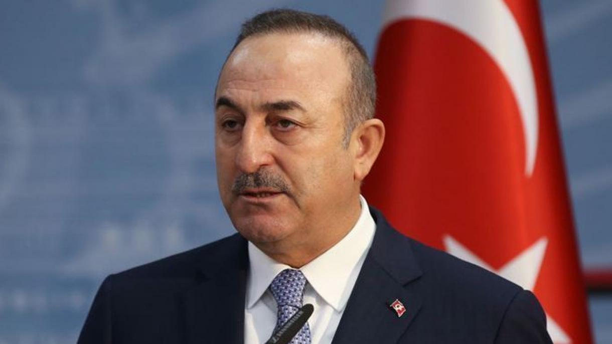 Çavuşoğlu: "128 países solicitaram suprimentos médicos da Turquia, atendemos quase a metade"