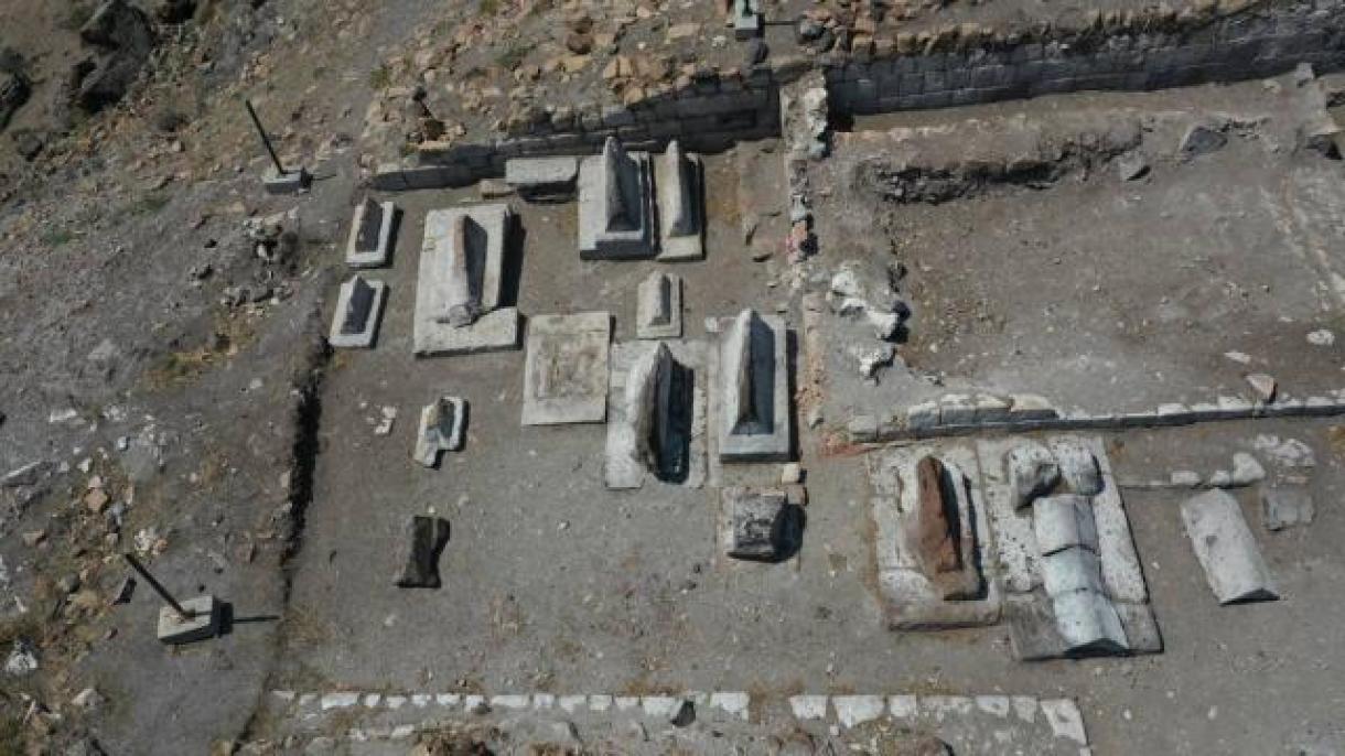 Se encuentran la cúpula y el cementerio selyúcidas en las ruinas de Ani