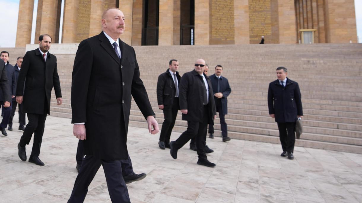 Aliyev Ataturk xotirasiga hurmat bajo keltirdi