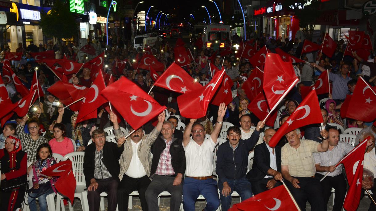 Türkiyə xalqı demokratiyasını qorumağa  davam edir