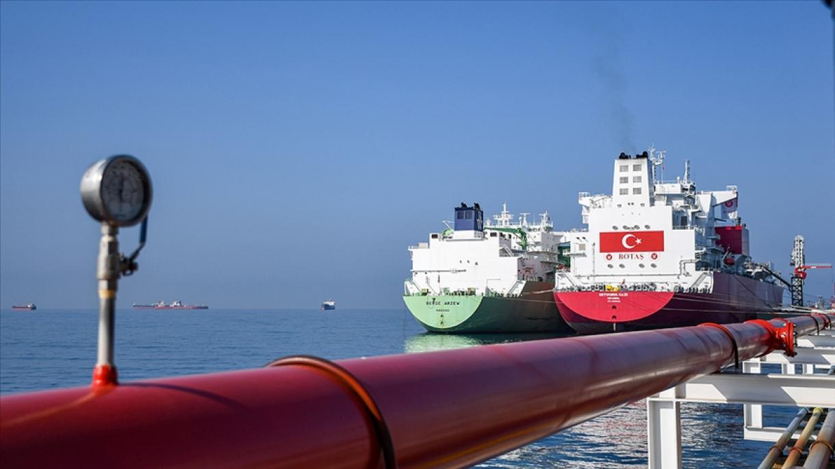 Турция започна трансфера на газ към първия си плаващ терминал