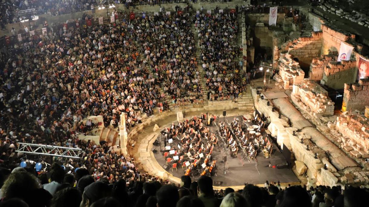 Concierto de la Orquesta Sinfónica Presidencial en el teatro antiguo de 2.200 años de antigüedad