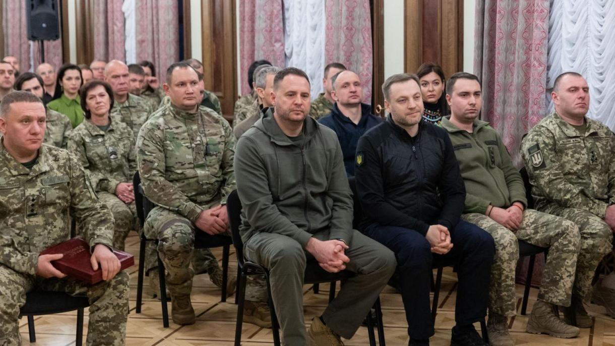zelenskiy rus esaretinden kurtarilan askerler.jpg