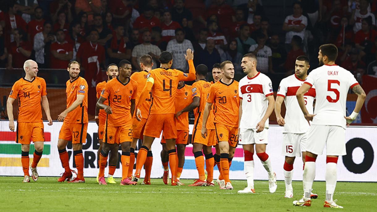 土耳其队在世界杯预选赛客场6比1惨败给荷兰