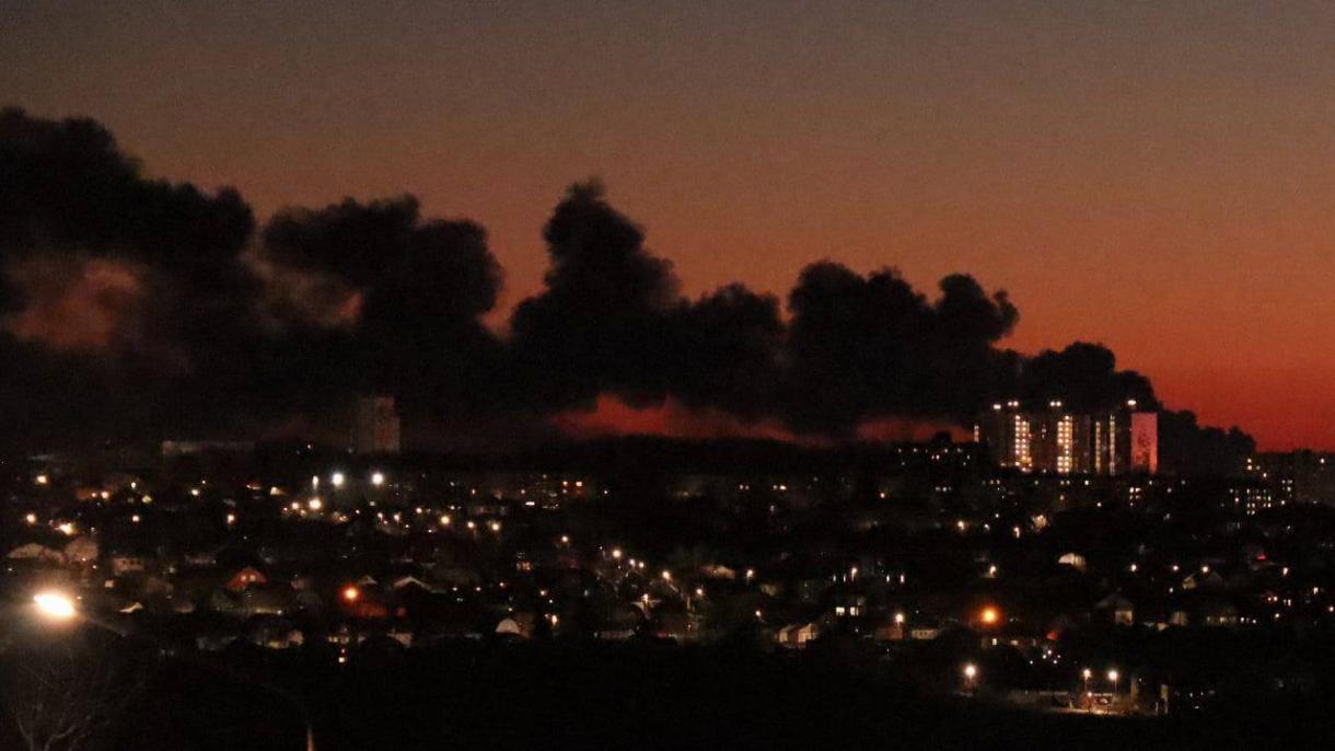 俄罗斯一军用机场储油设施遭轰炸