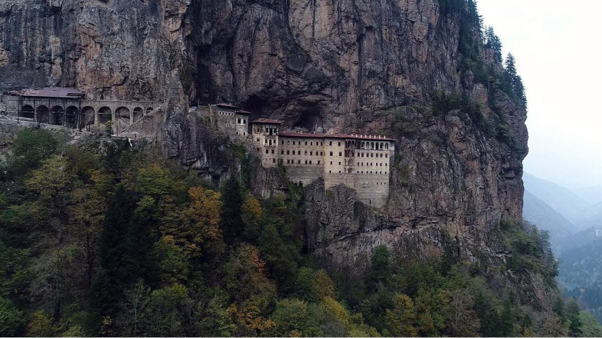 Monasterio de Sumela, entre las nubes y la tierra